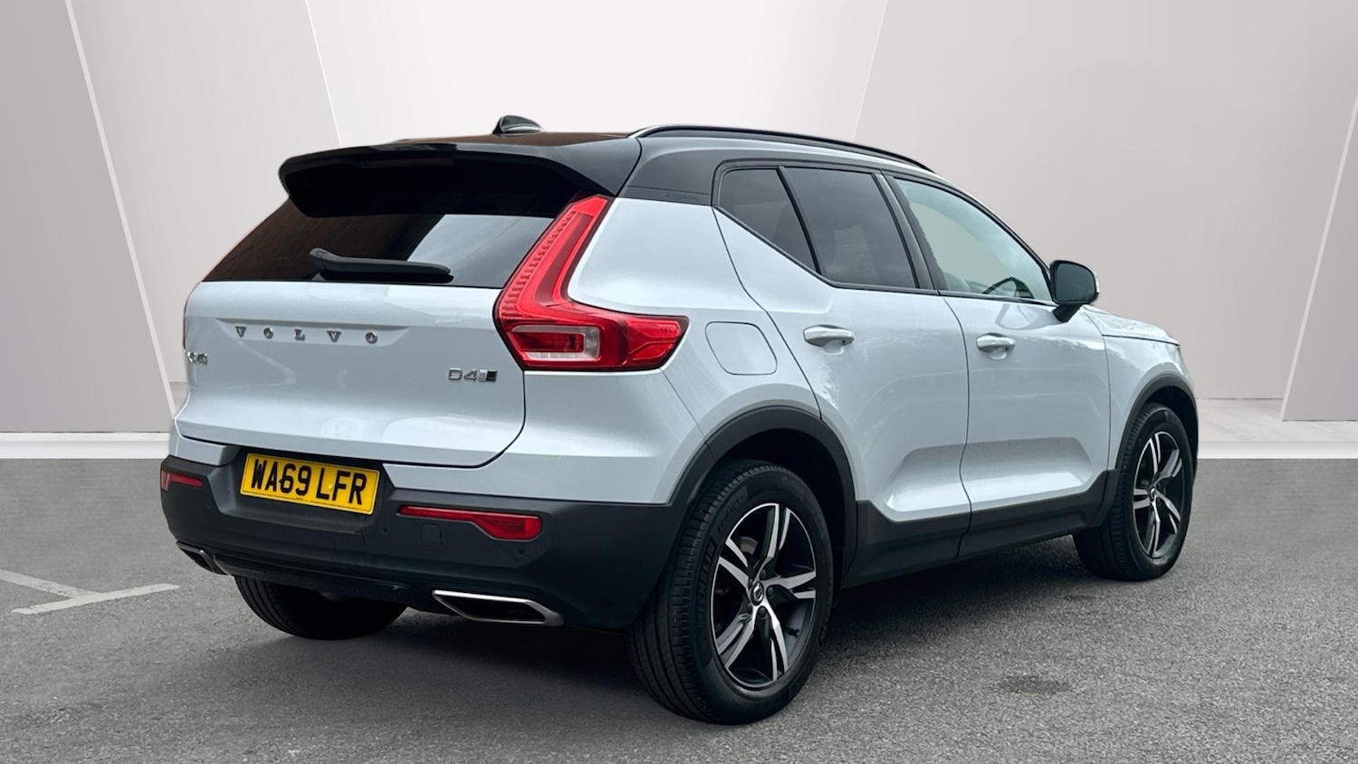 Used Volvo XC40 2019 for sale - 78065000: Photo 2