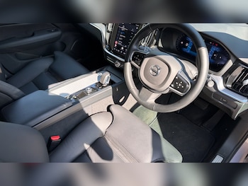 Used Volvo V60 2025 for sale - 79125451: Photo