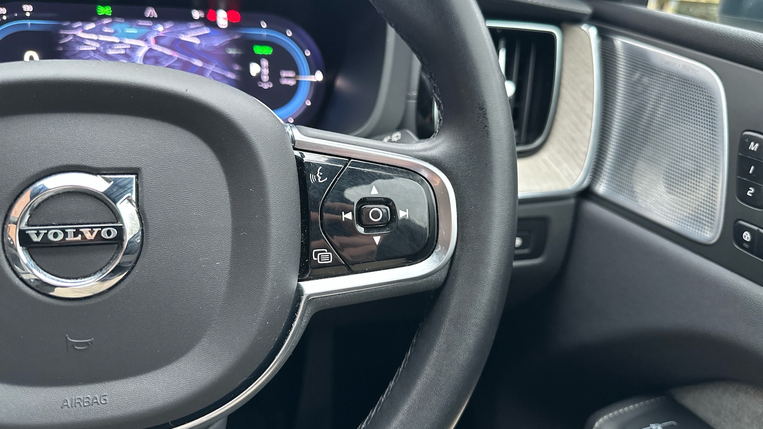 Used Volvo XC60 2023 for sale - 77367489: Photo 21