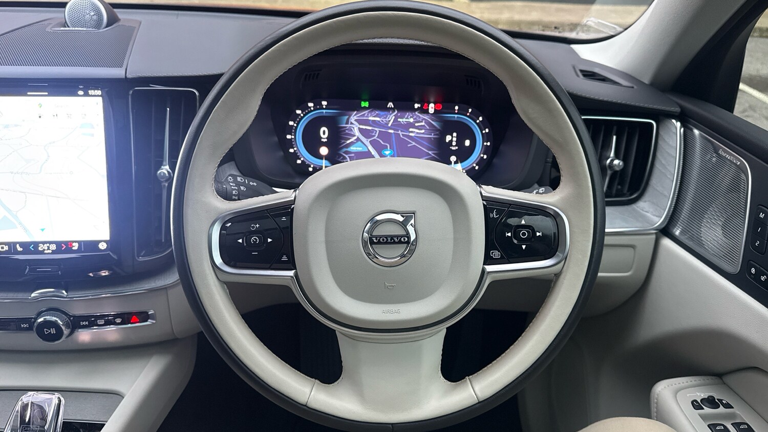 Used Volvo XC60 2023 for sale - 77501163: Photo 10