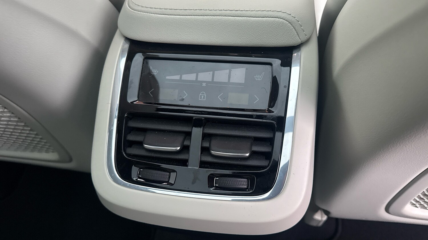 Used Volvo XC60 2023 for sale - 77501163: Photo 19