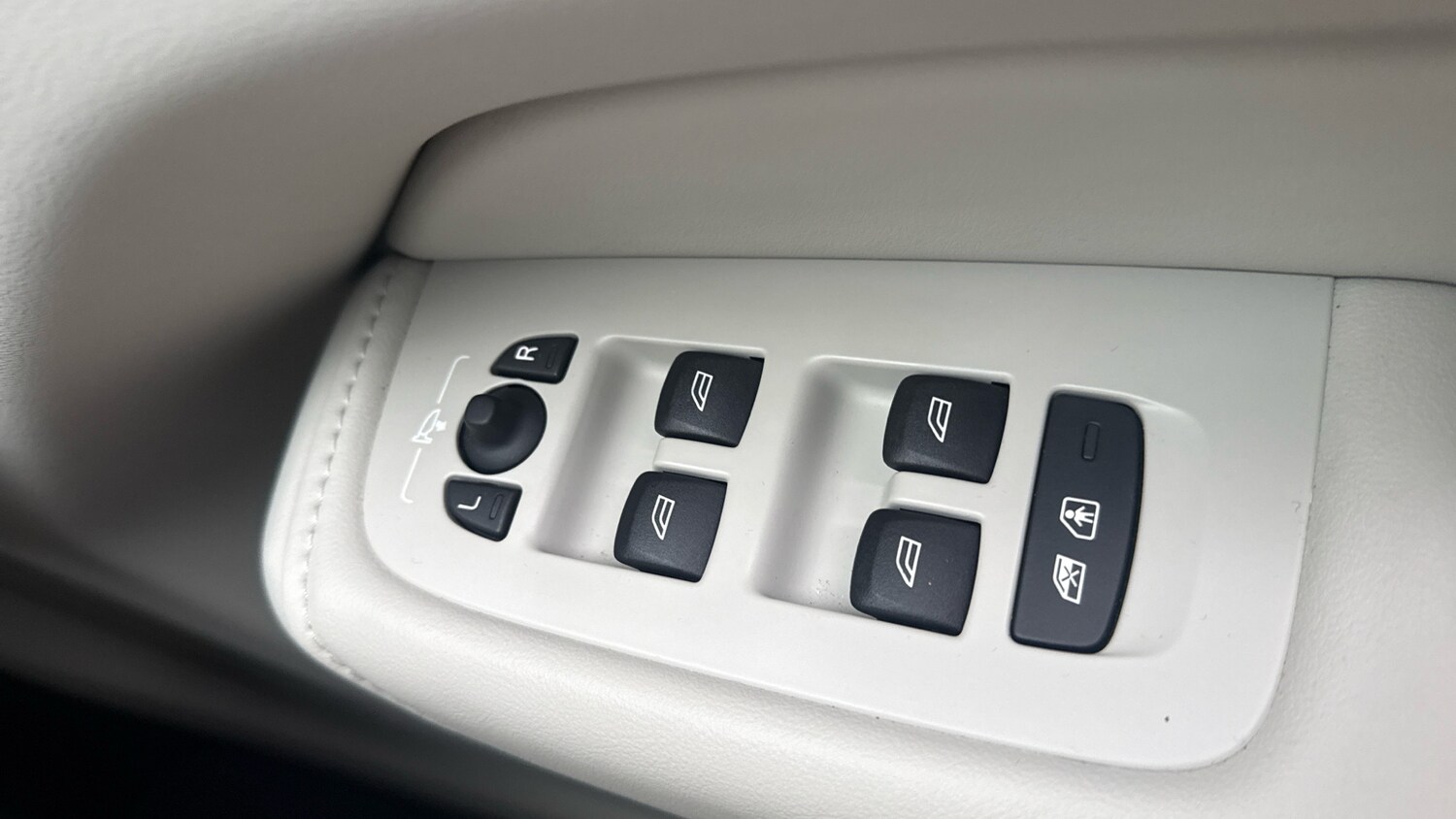 Used Volvo XC60 2023 for sale - 77501163: Photo 24