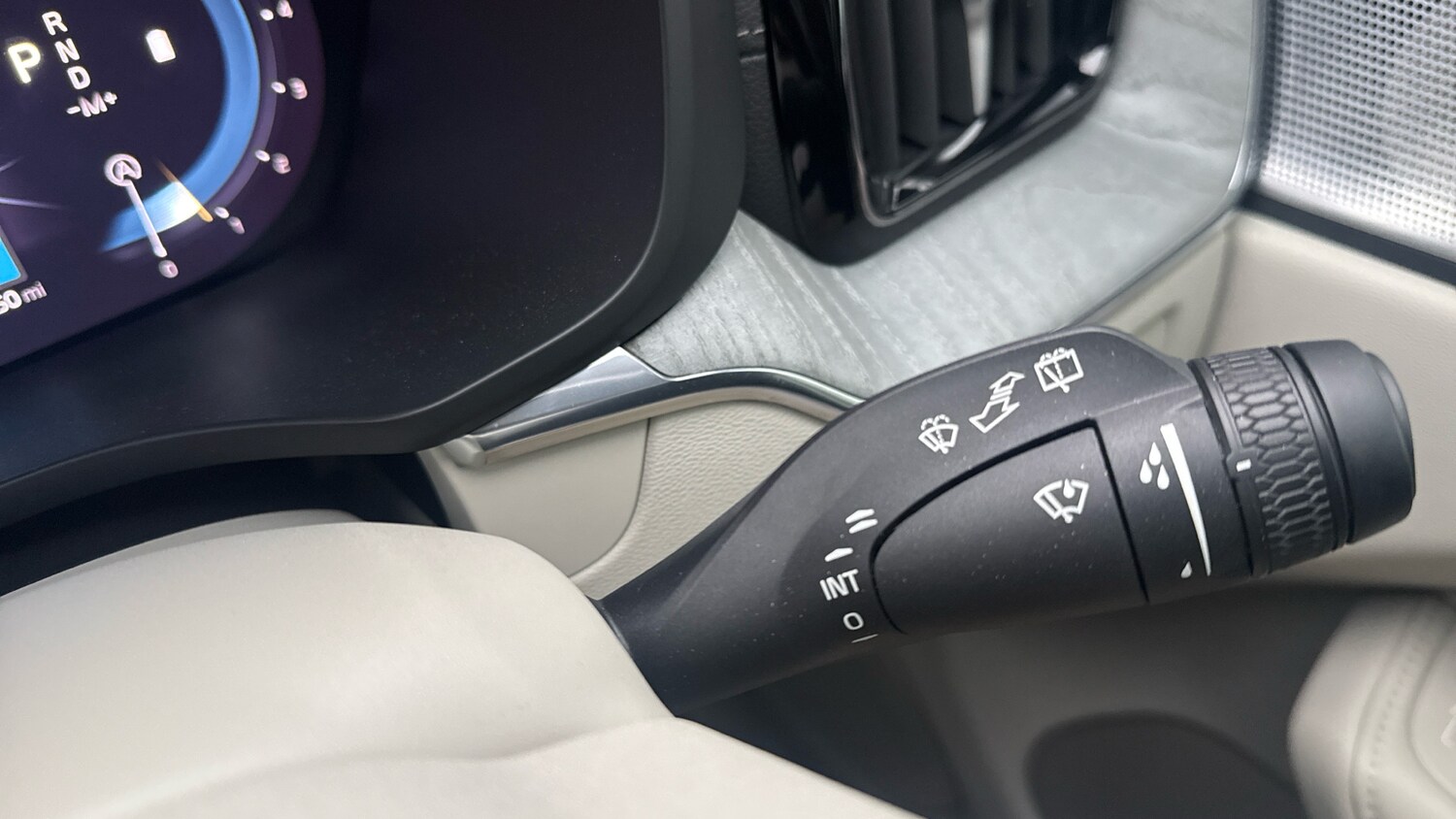 Used Volvo XC60 2023 for sale - 77501163: Photo 30