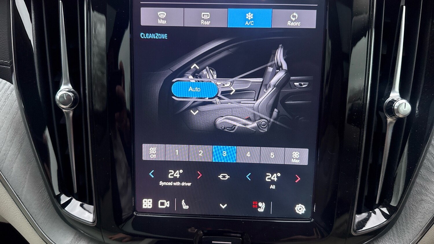 Used Volvo XC60 2023 for sale - 77501163: Photo 36