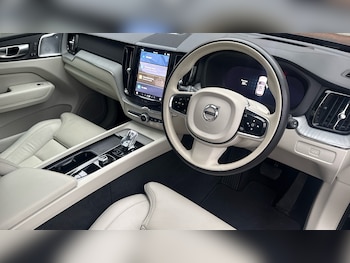 Used Volvo XC60 2023 for sale - 77501163: Photo