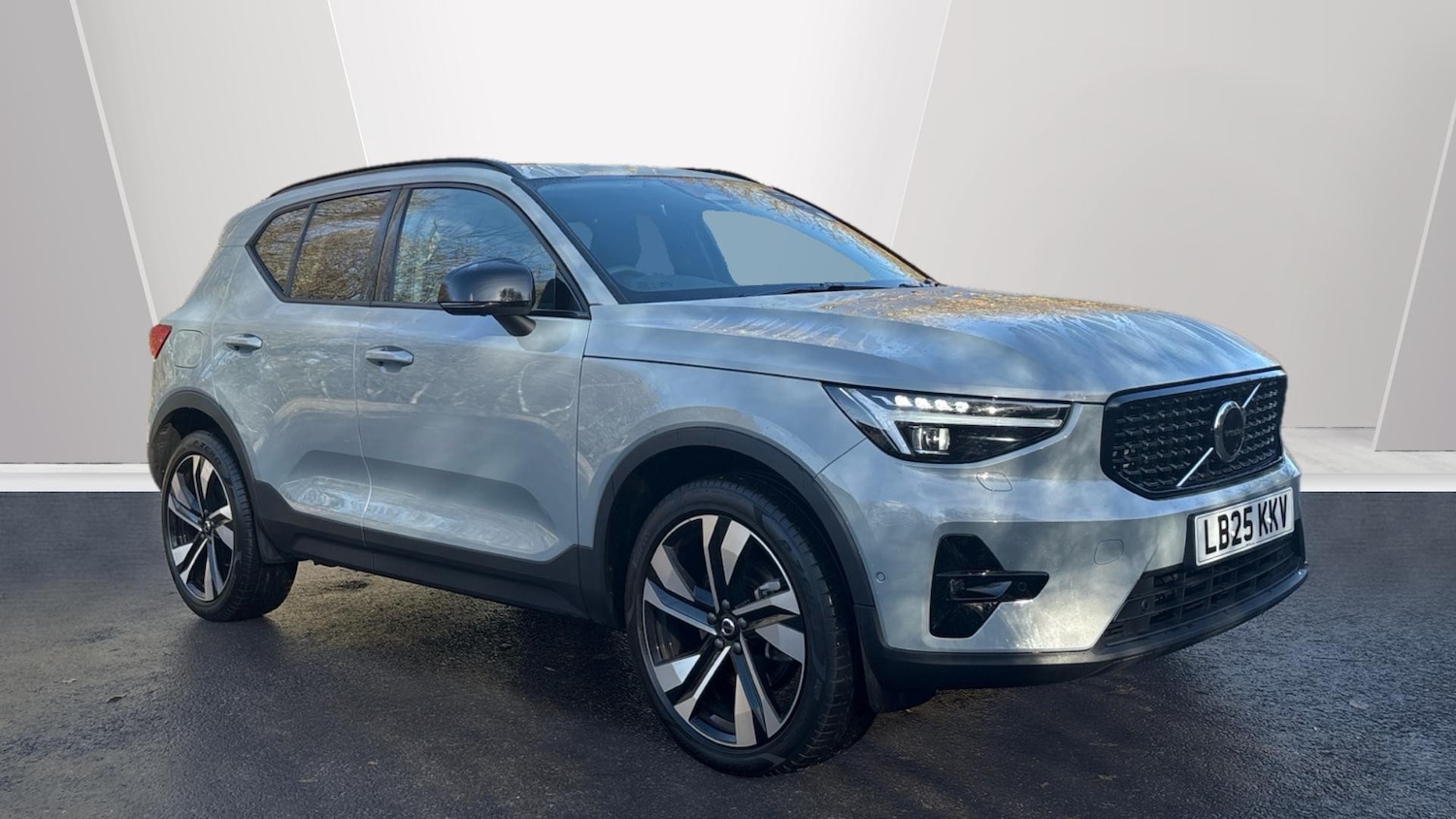 Used Volvo XC40 2025 for sale - 76653267: Photo 1