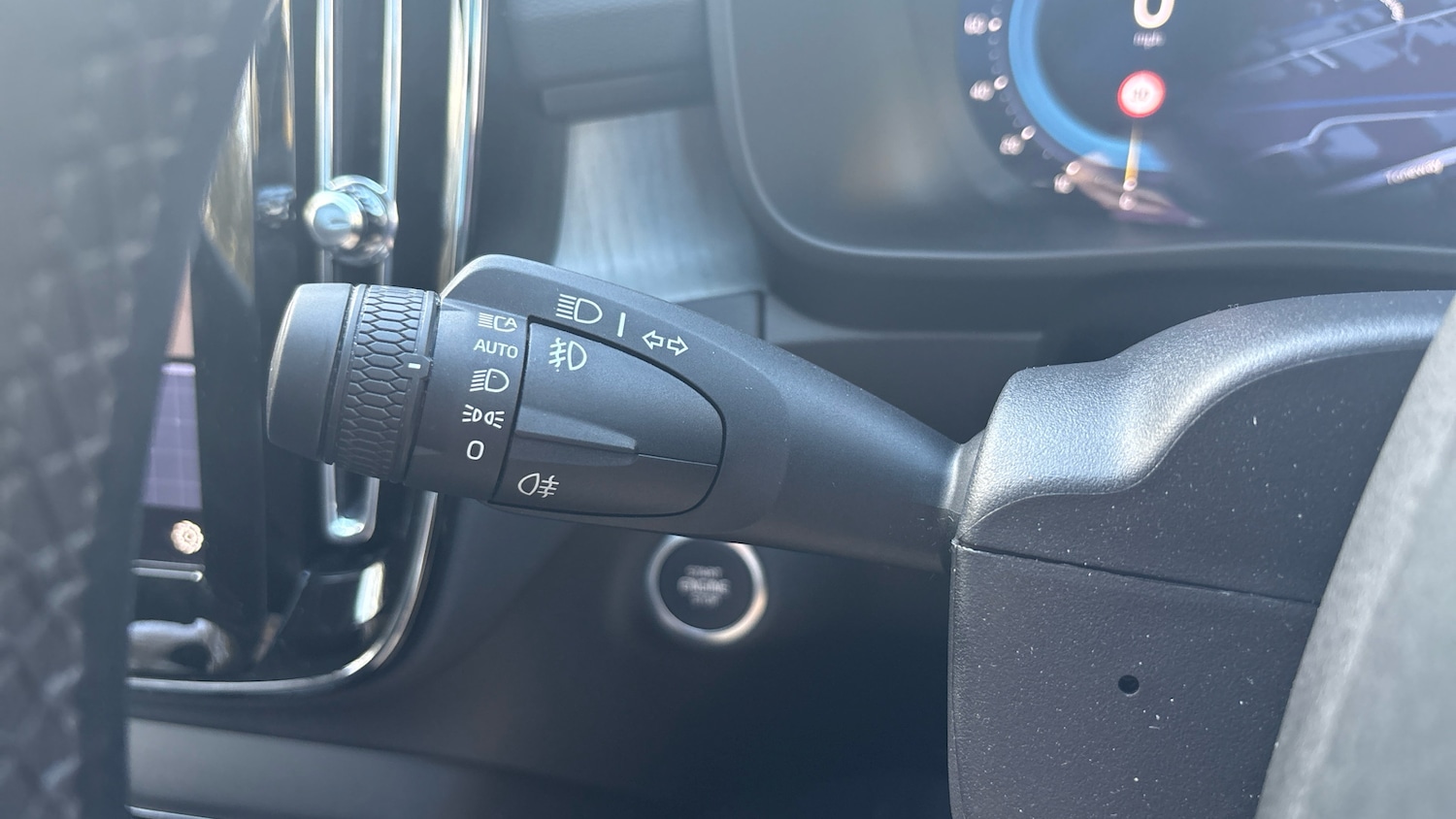 Used Volvo XC40 2025 for sale - 76653267: Photo 24