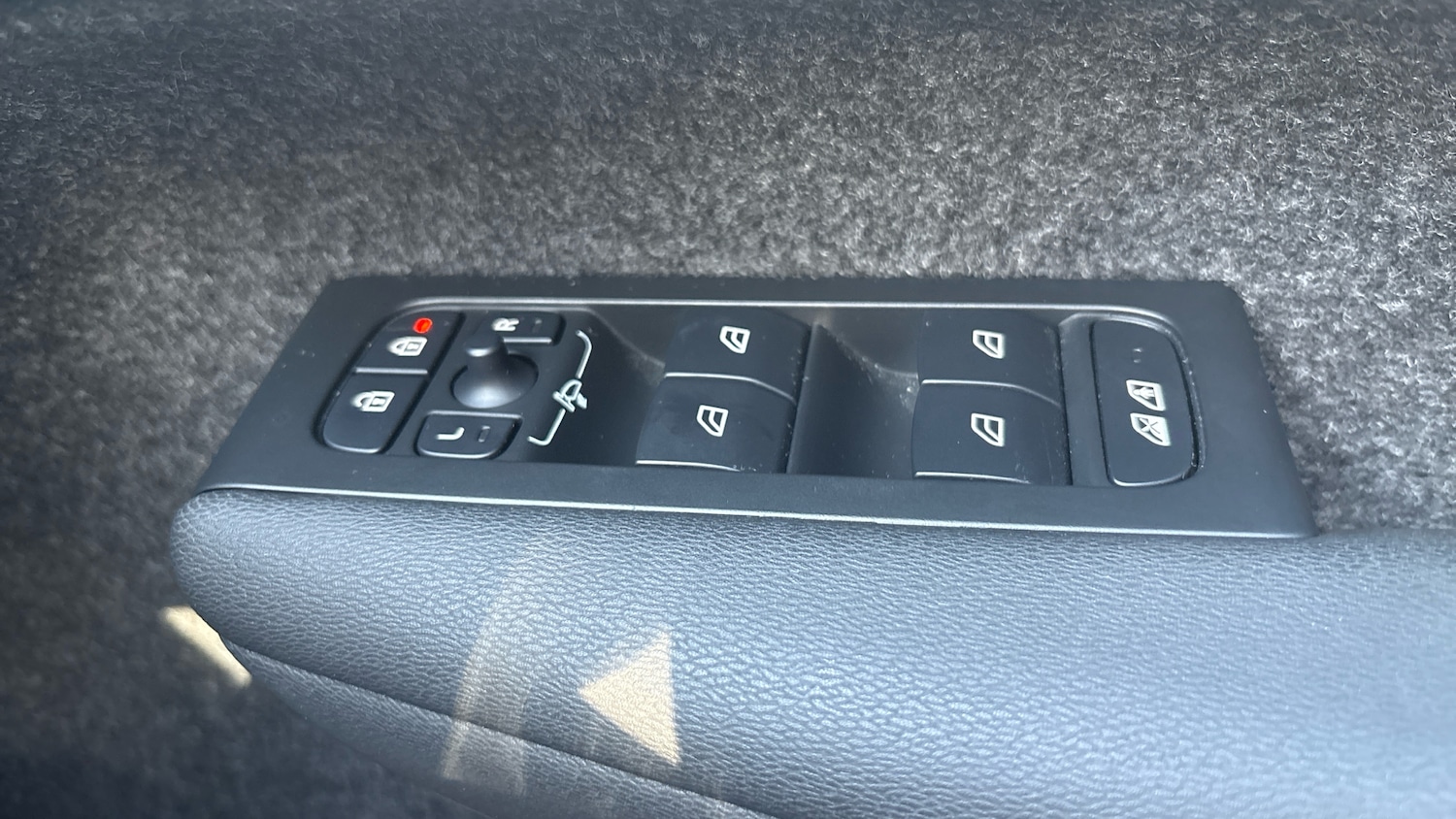 Used Volvo XC40 2025 for sale - 76653267: Photo 28