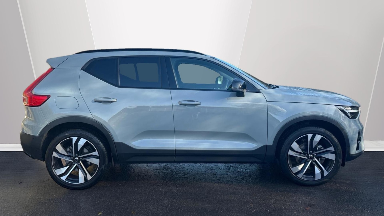 Used Volvo XC40 2025 for sale - 76653267: Photo 3