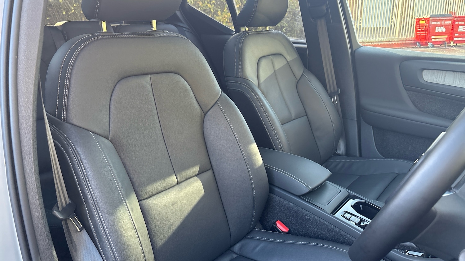 Used Volvo XC40 2025 for sale - 76653267: Photo 9