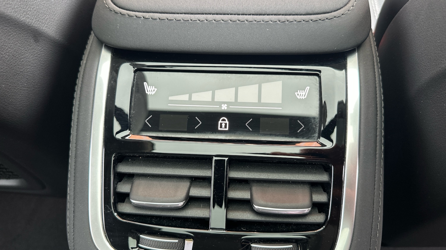 Used Volvo XC90 2025 for sale - 76653338: Photo 41