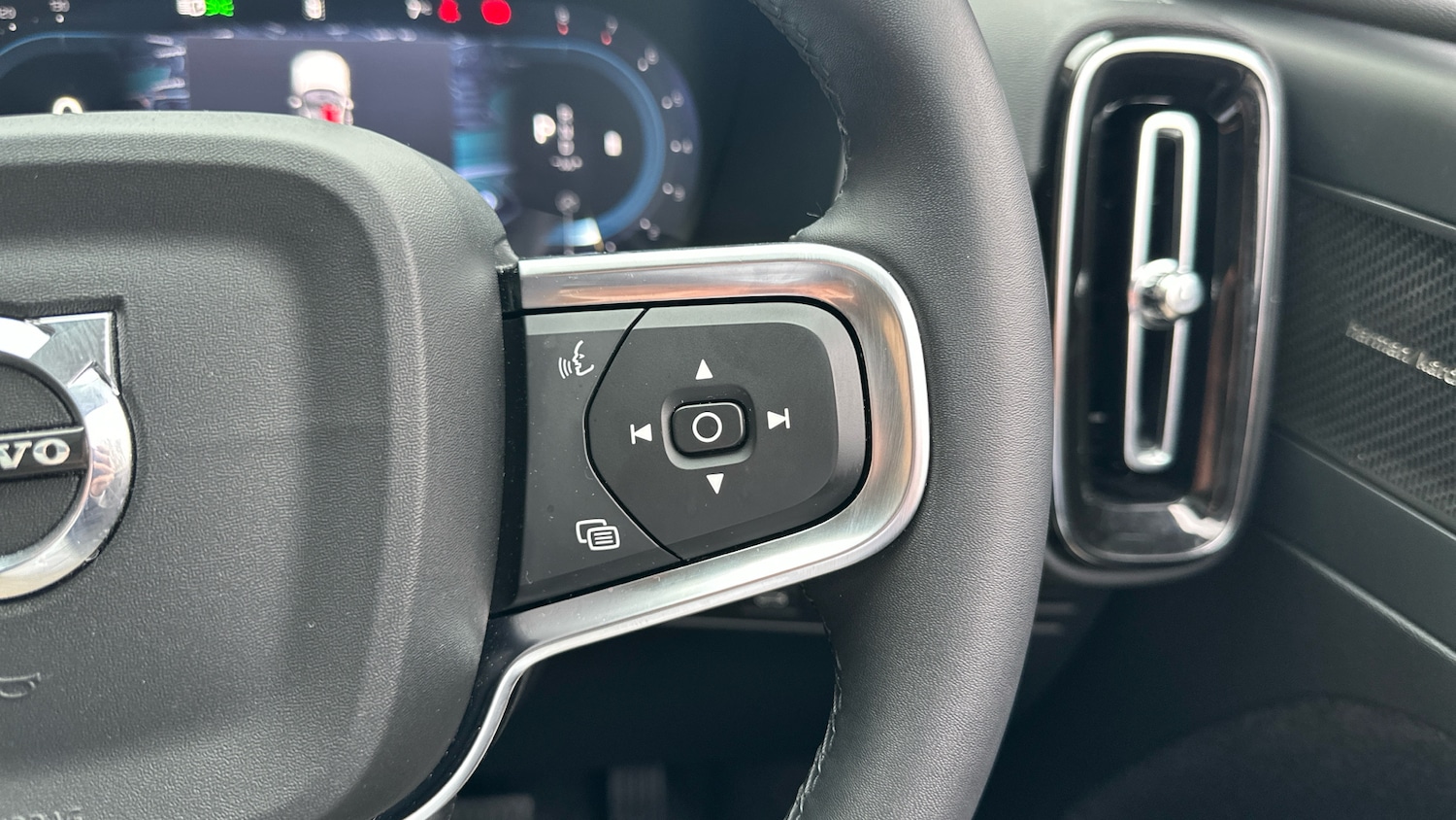 Used Volvo XC40 2025 for sale - 77326757: Photo 21