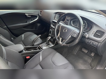 Used Volvo V40 2018 for sale - 79153624: Photo
