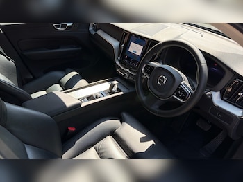 Used Volvo XC60 2023 for sale - 79094147: Photo