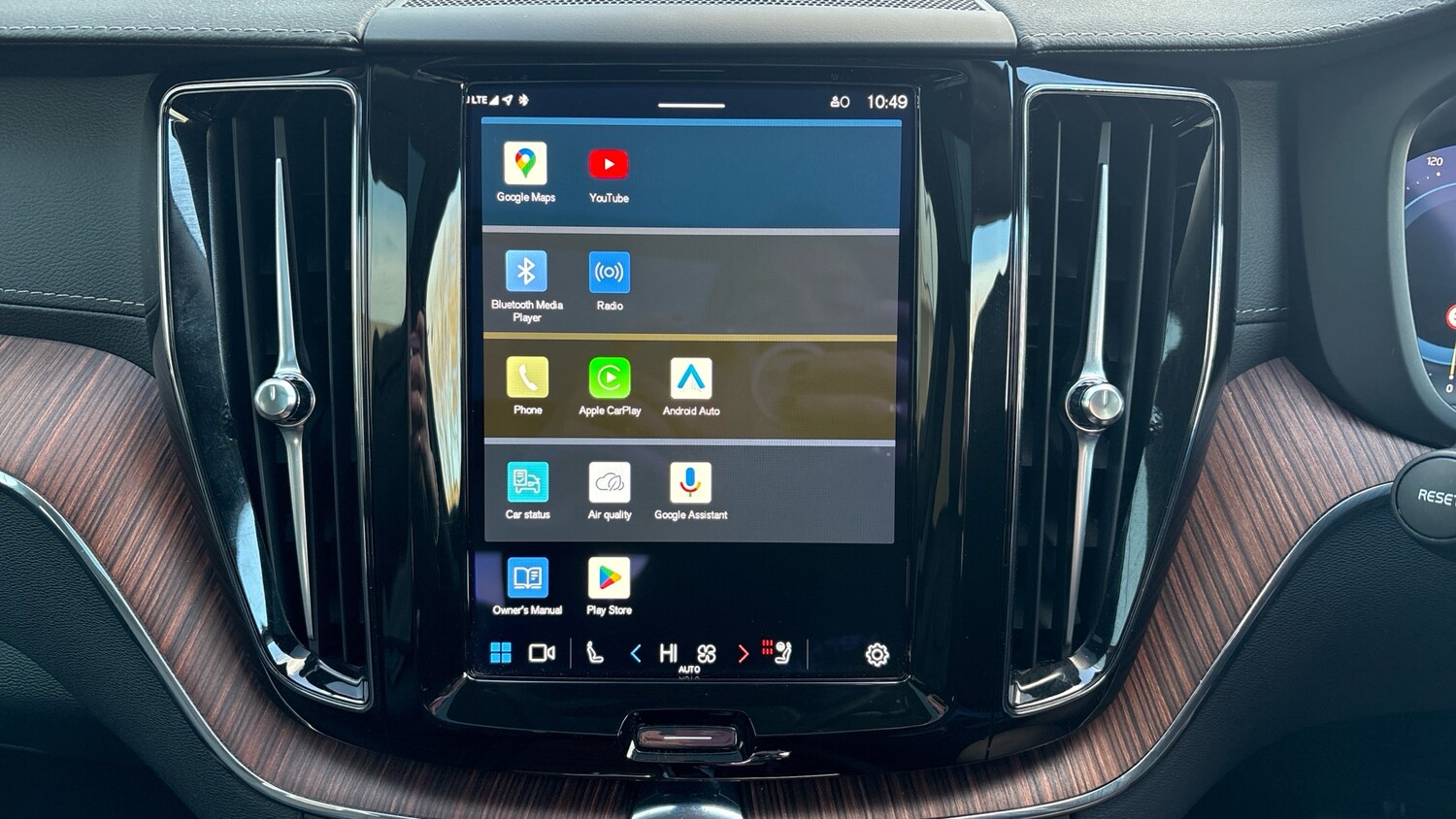 Used Volvo XC60 2023 for sale - 77116413: Photo 43