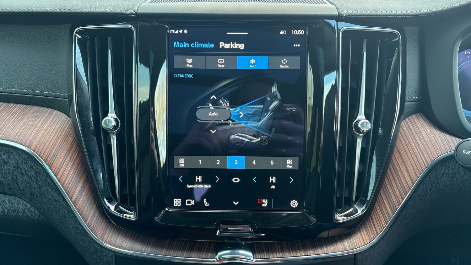 Used Volvo XC60 2023 for sale - 77116413: Photo 45