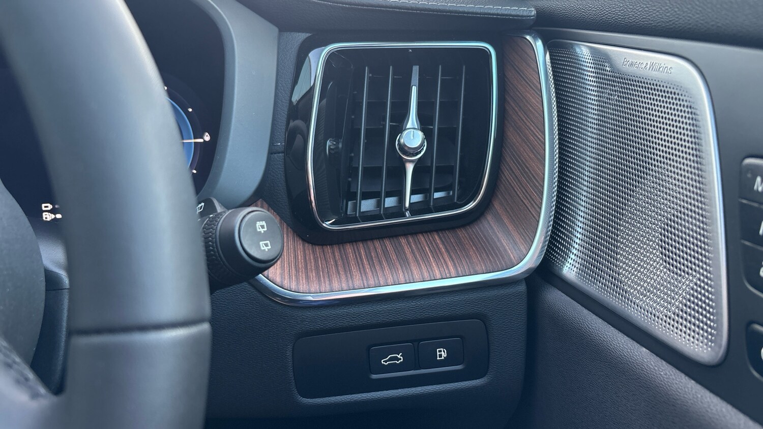 Used Volvo XC60 2023 for sale - 77116413: Photo 51