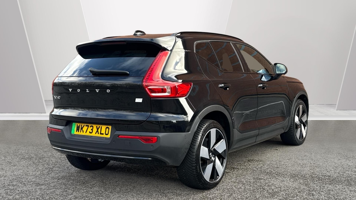 Used Volvo XC40 2023 for sale - 76933007: Photo 2