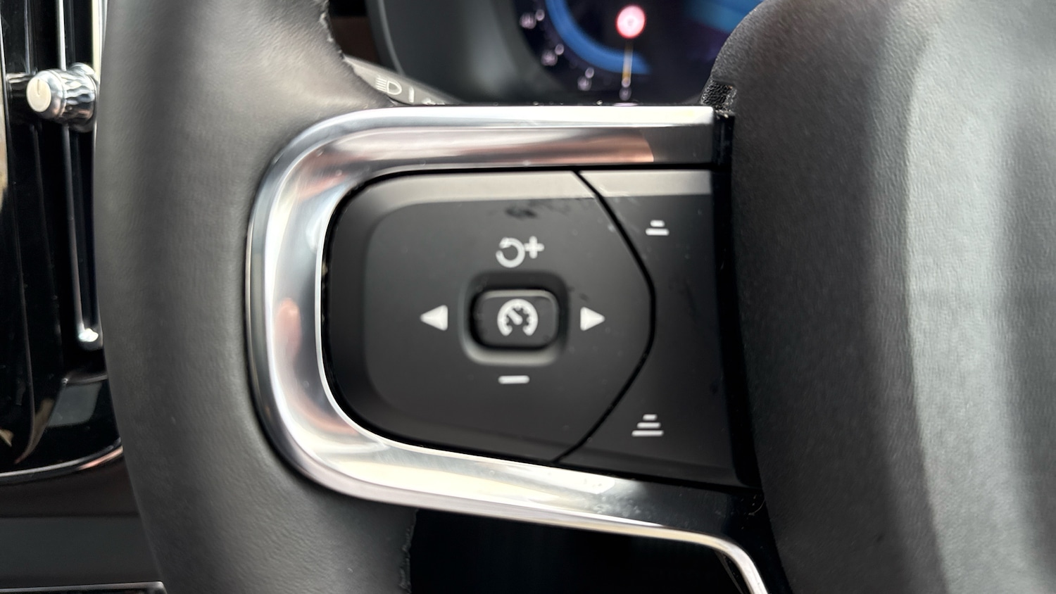 Used Volvo XC40 2023 for sale - 76933007: Photo 24