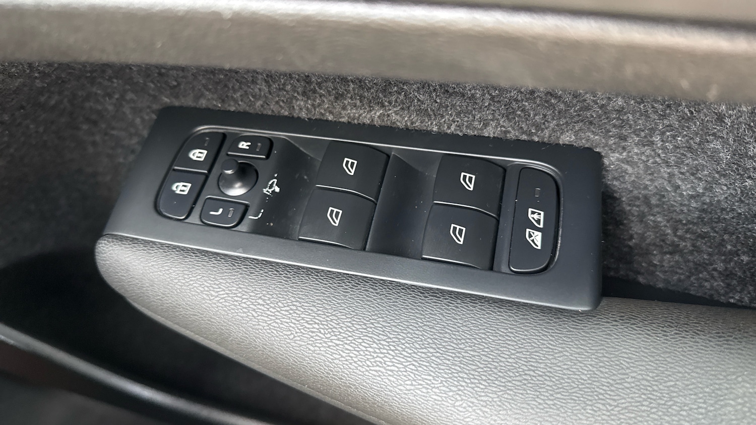 Used Volvo XC40 2023 for sale - 76933007: Photo 28