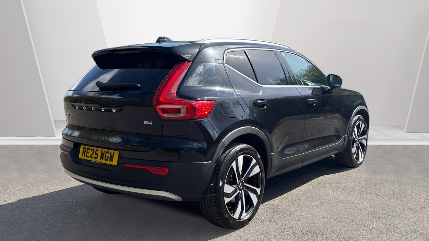 Used Volvo XC40 2025 for sale - 78106159: Photo 2
