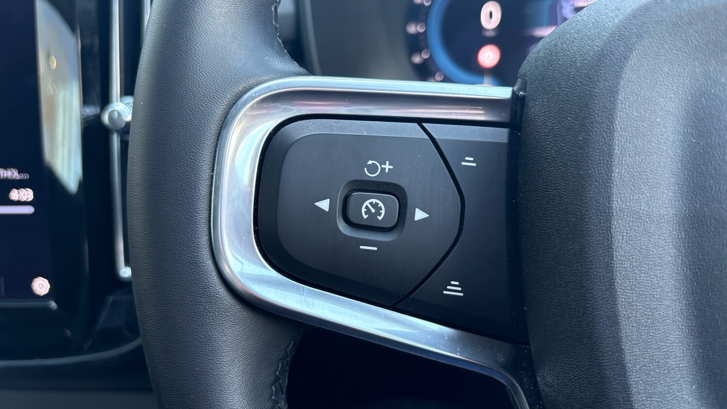 Used Volvo XC40 2025 for sale - 78106159: Photo 21