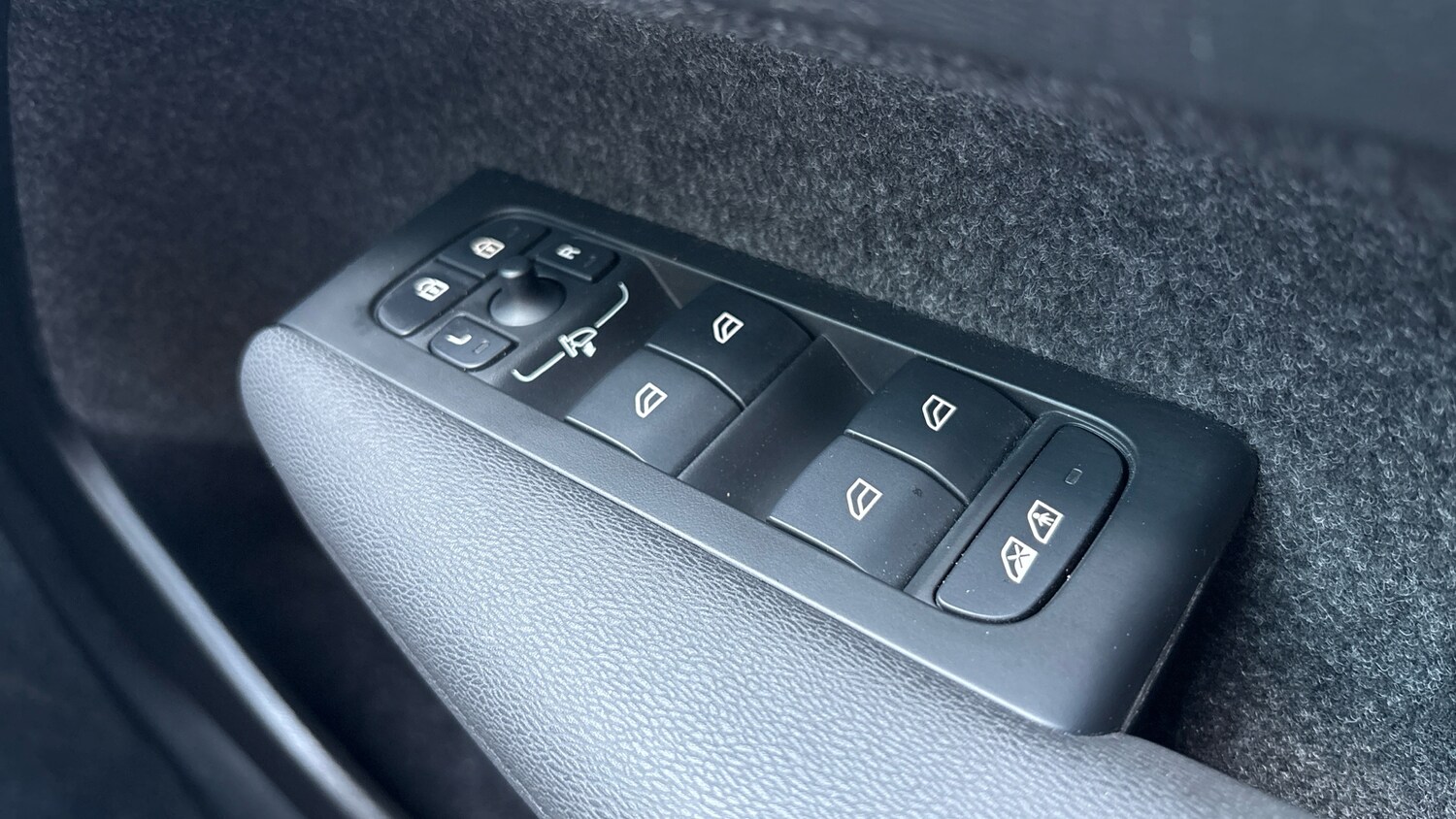 Used Volvo XC40 2025 for sale - 78106159: Photo 24