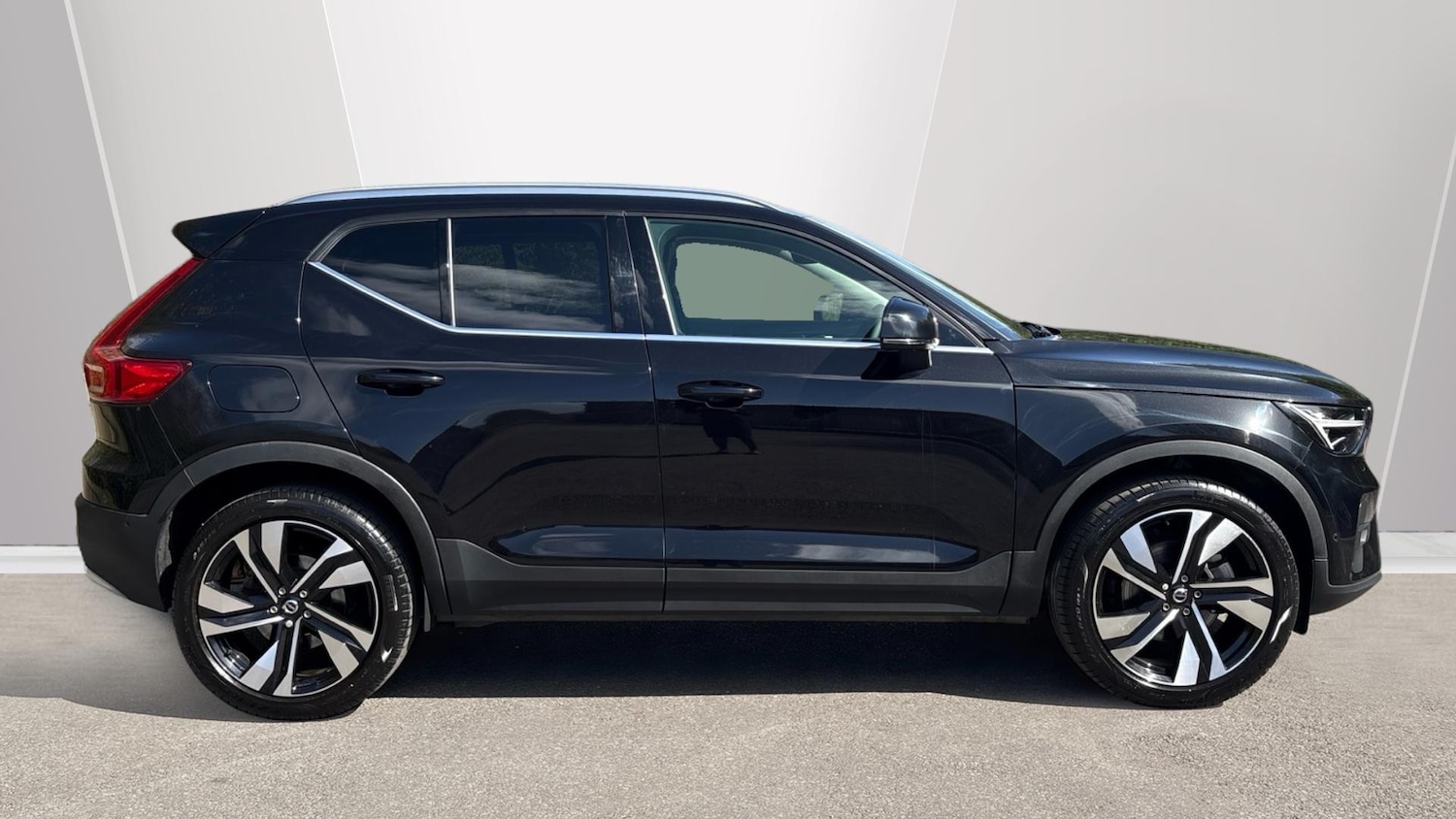 Used Volvo XC40 2025 for sale - 78106159: Photo 3