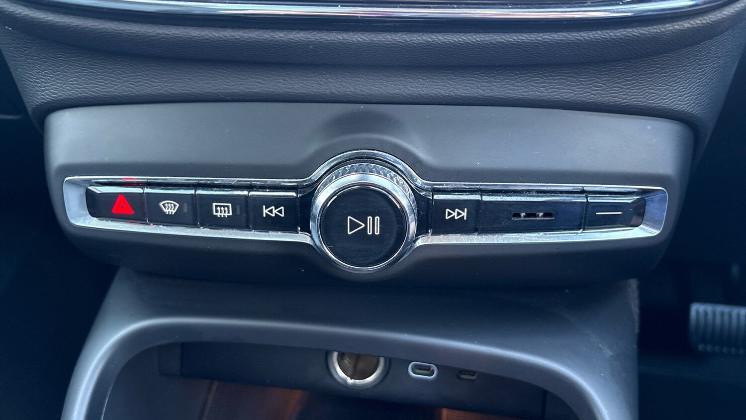 Used Volvo XC40 2025 for sale - 78106159: Photo 44