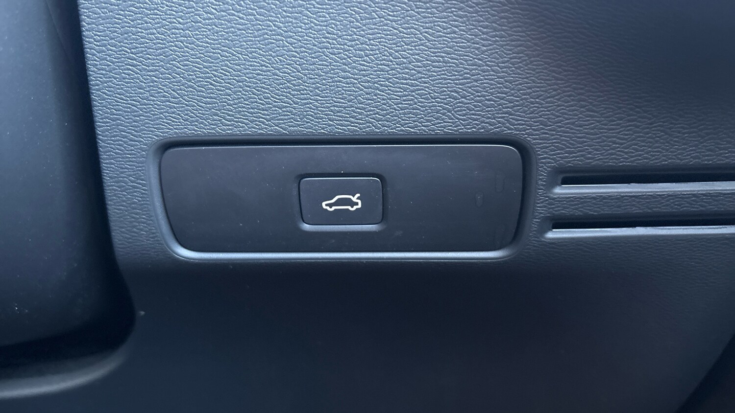 Used Volvo XC40 2025 for sale - 78106159: Photo 45