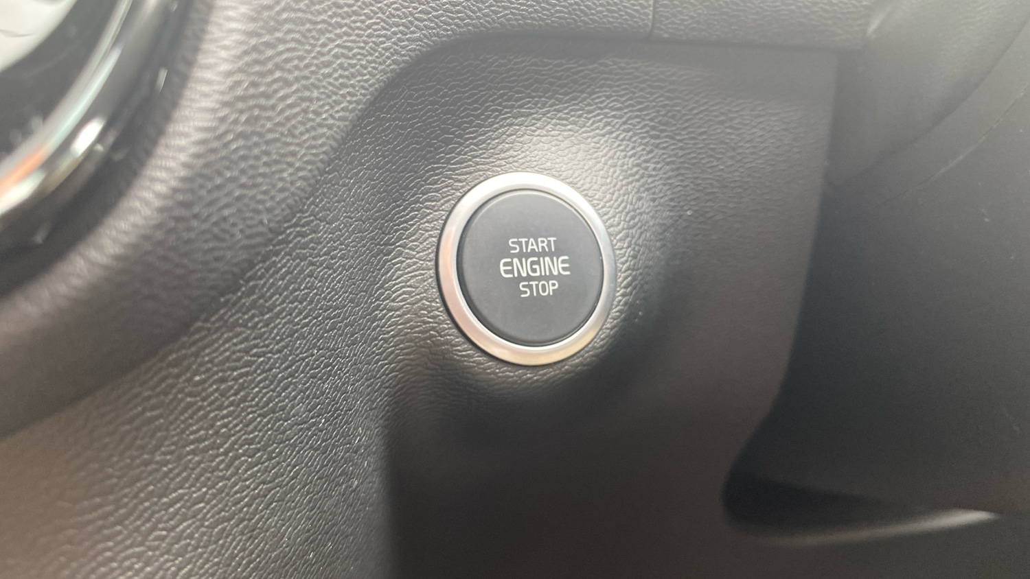 2021 Volvo XC40 2.0 B4P R DESIGN 5dr AWD Auto Petrol Estate Estate Petrol Automa - Picture 23 of 24