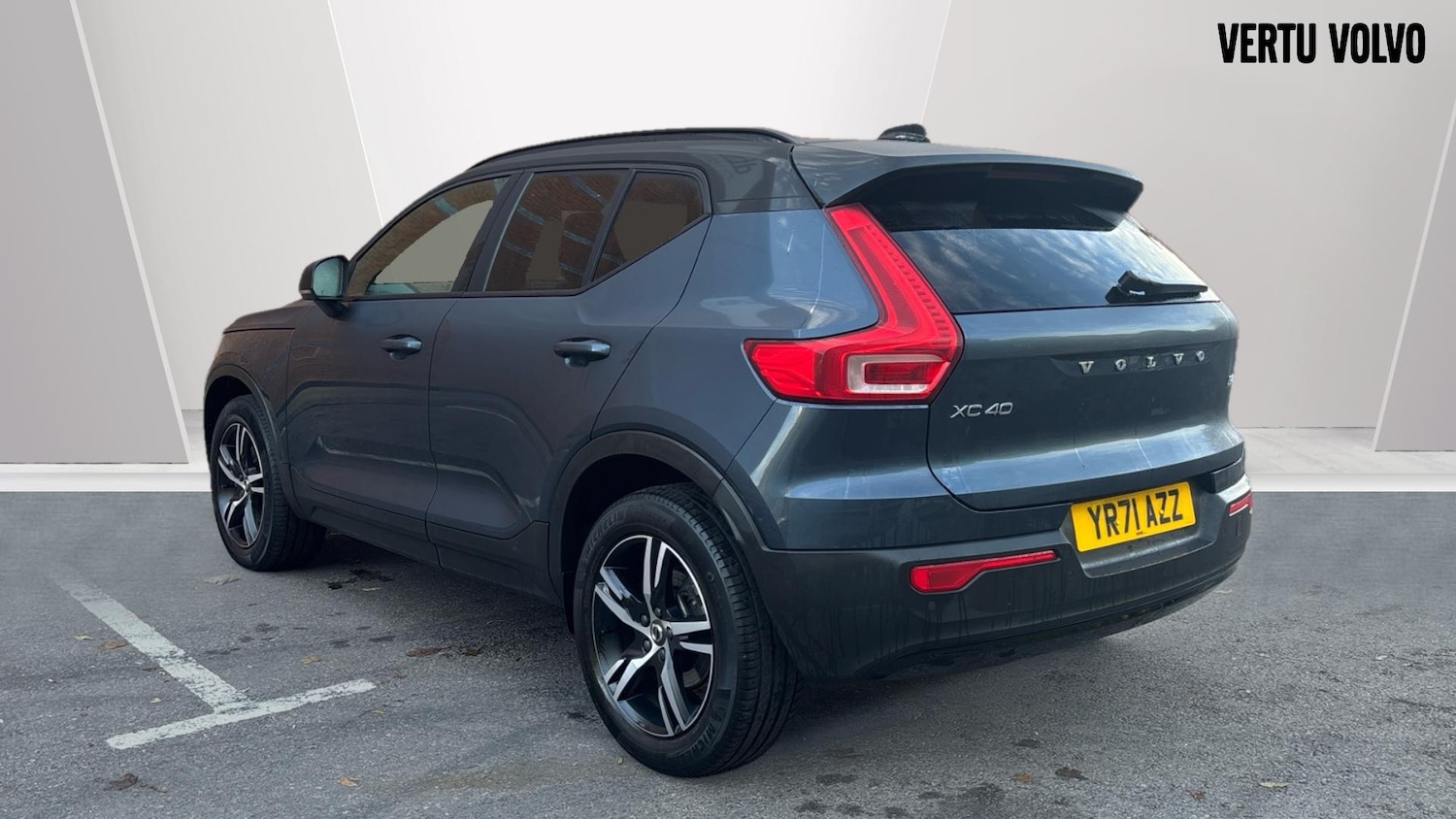 Used Volvo XC40 2021 for sale - 76894379: Photo 2