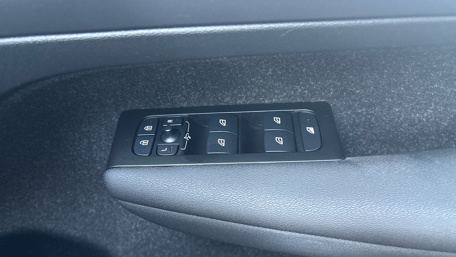 Used Volvo XC40 2021 for sale - 76894379: Photo 28