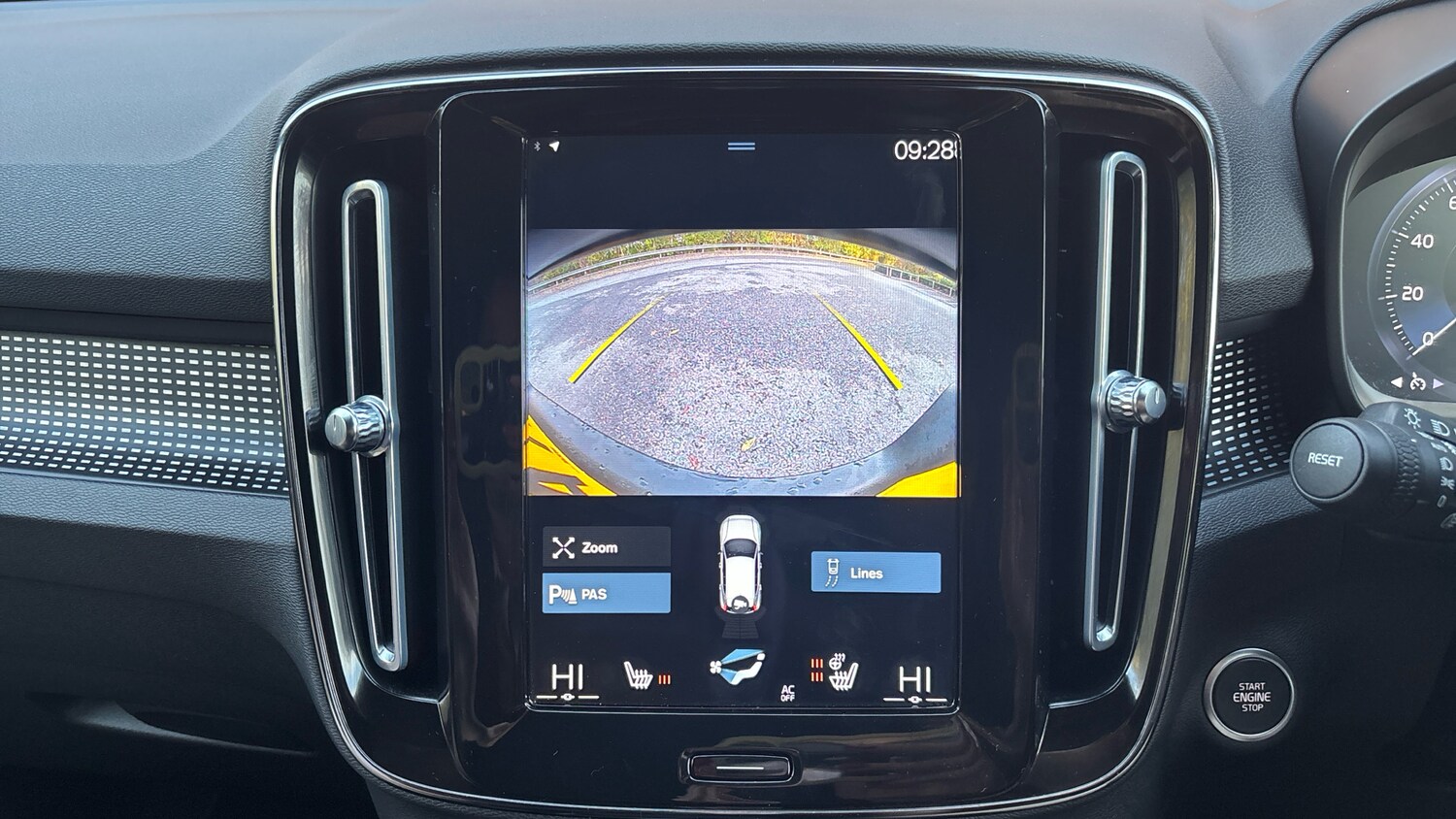 Used Volvo XC40 2021 for sale - 76894379: Photo 32