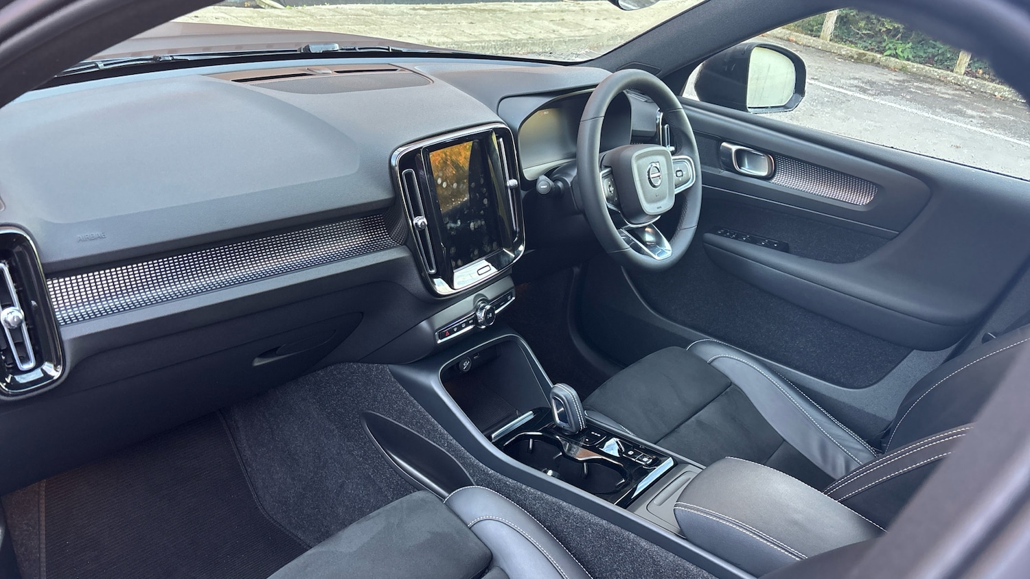 Used Volvo XC40 2021 for sale - 76894379: Photo 4