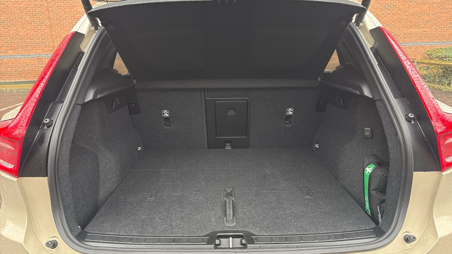 Used Volvo XC40 2025 for sale - 76718793: Photo 13