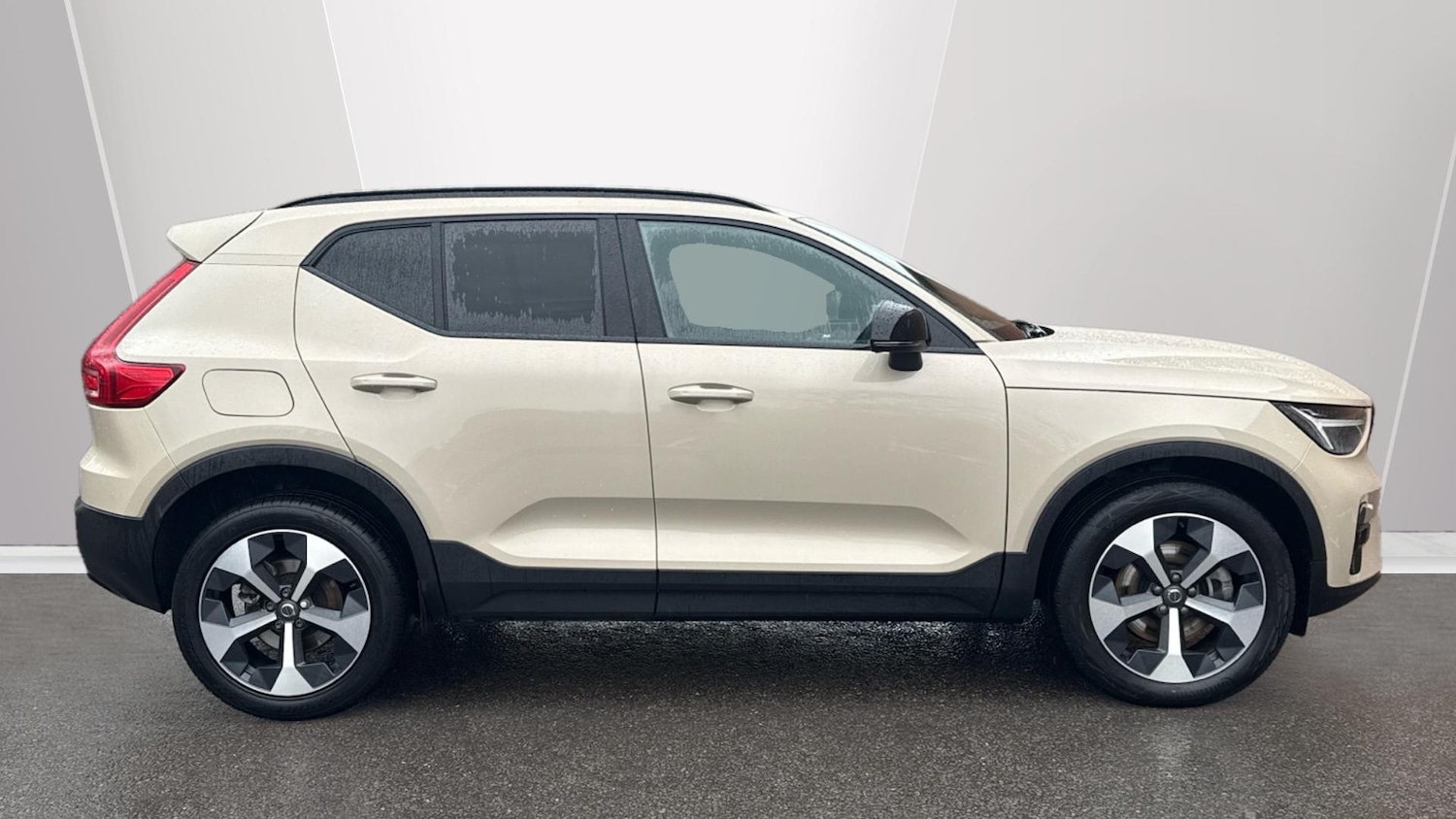 Used Volvo XC40 2025 for sale - 76718793: Photo 3