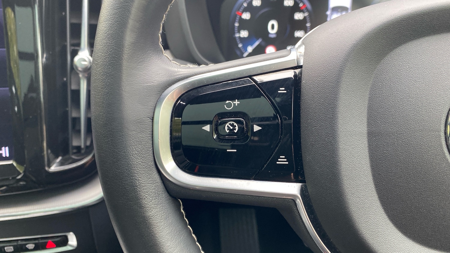 Used Volvo XC60 2021 for sale - 76653250: Photo 18