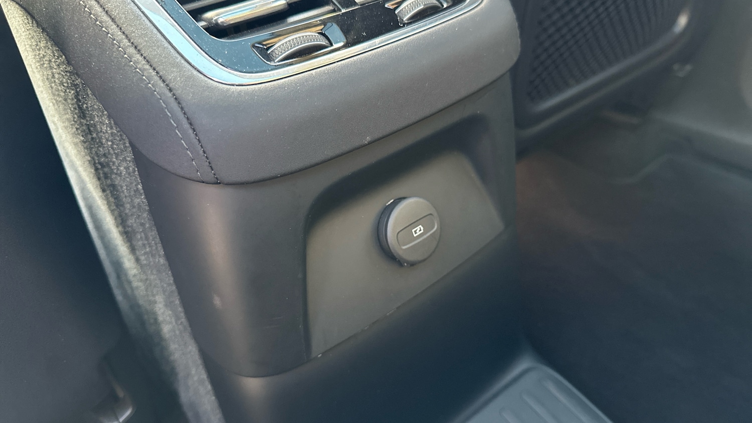 Used Volvo XC90 2025 for sale - 77062045: Photo 41