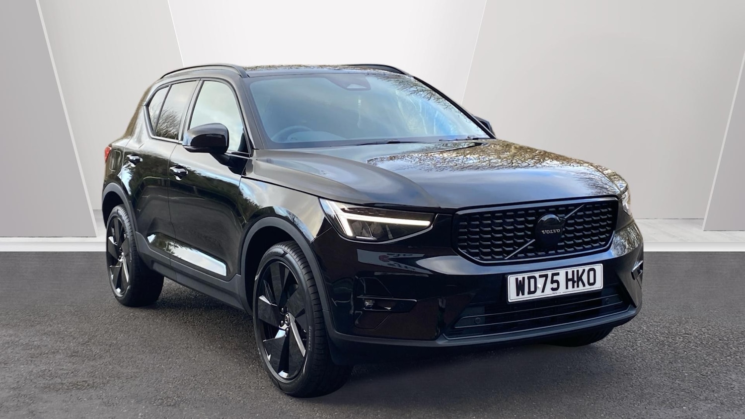 Used Volvo XC40 2025 for sale - 76895205: Photo 1