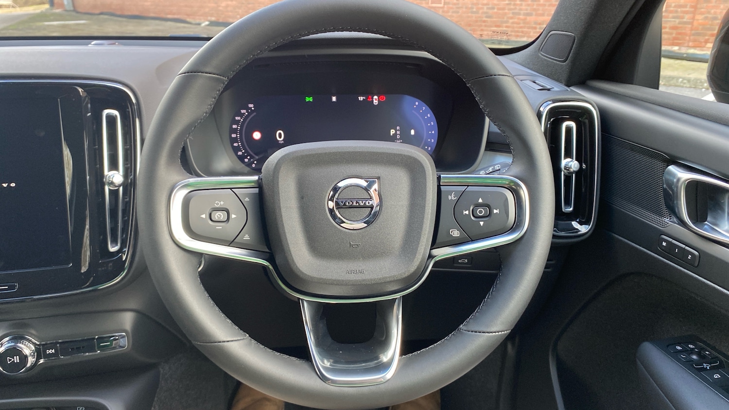 Used Volvo XC40 2025 for sale - 76895205: Photo 10