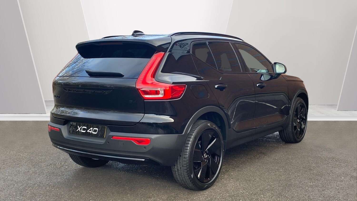 Used Volvo XC40 2025 for sale - 76895205: Photo 2