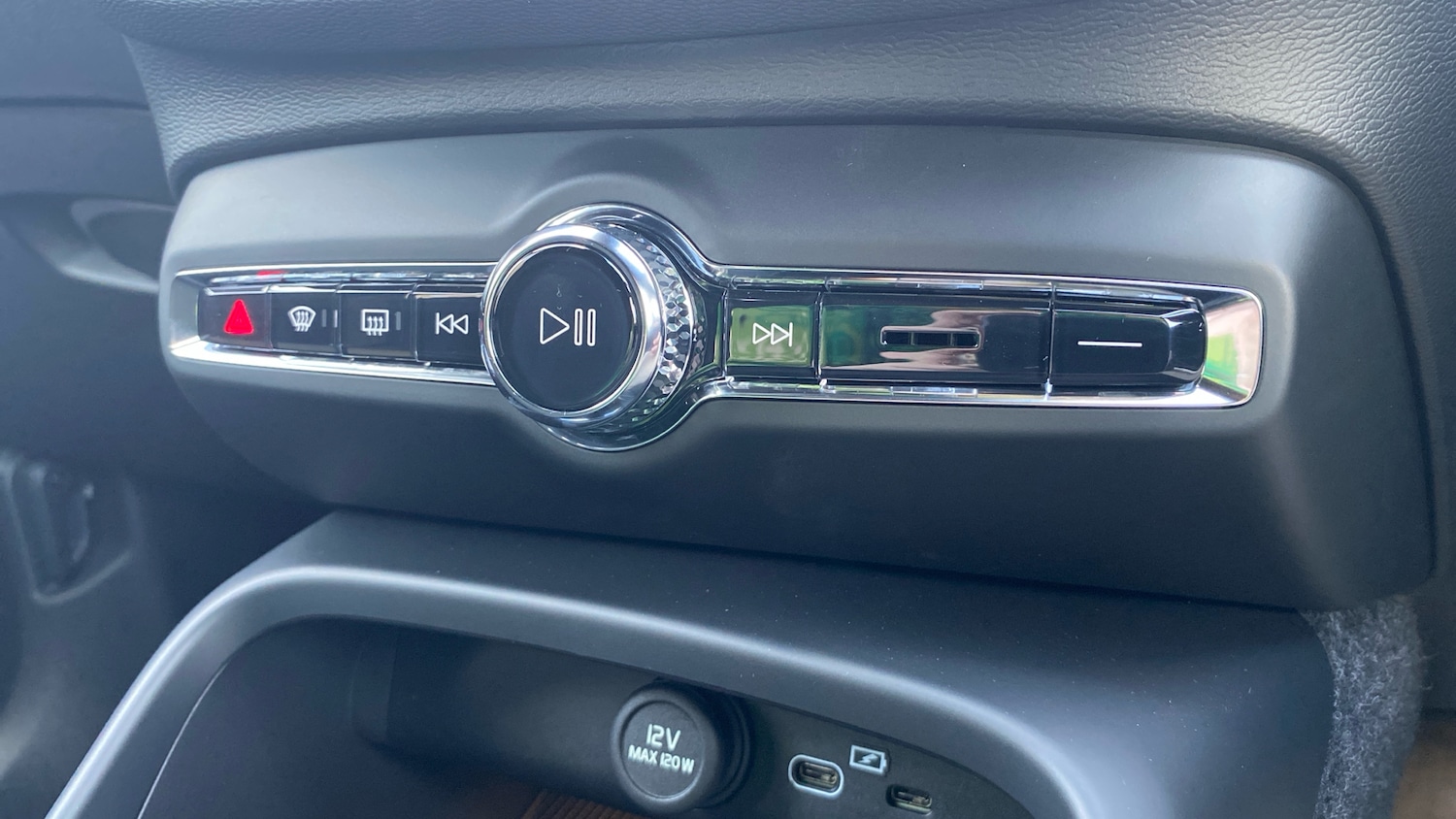 Used Volvo XC40 2025 for sale - 76895205: Photo 28