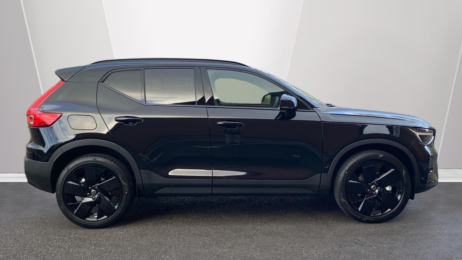 Used Volvo XC40 2025 for sale - 76895205: Photo 3