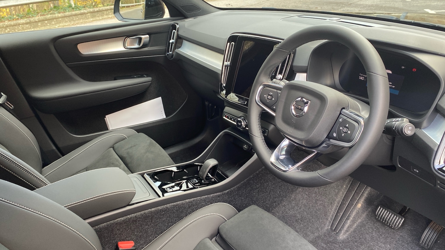 Used Volvo XC40 2025 for sale - 76895205: Photo 4