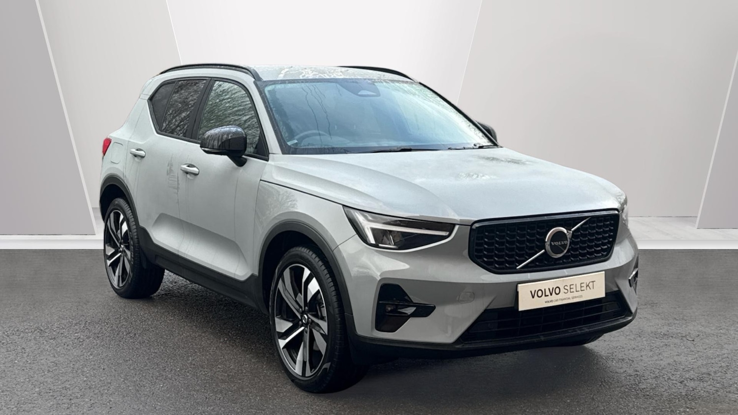 Used Volvo XC40 2025 for sale - 76818740: Photo 1