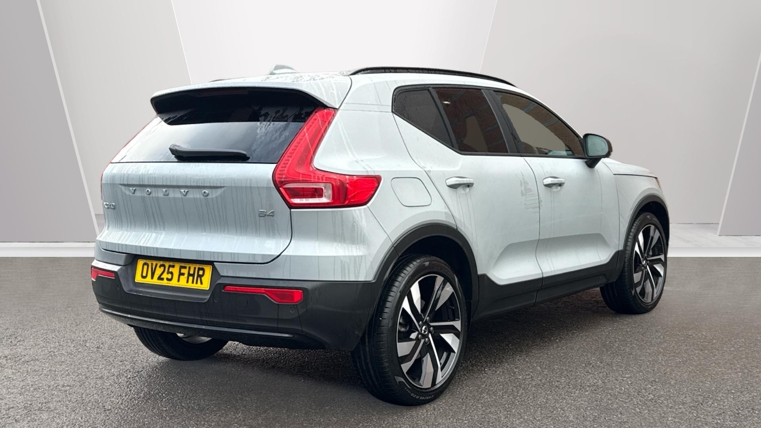 Used Volvo XC40 2025 for sale - 76818740: Photo 2