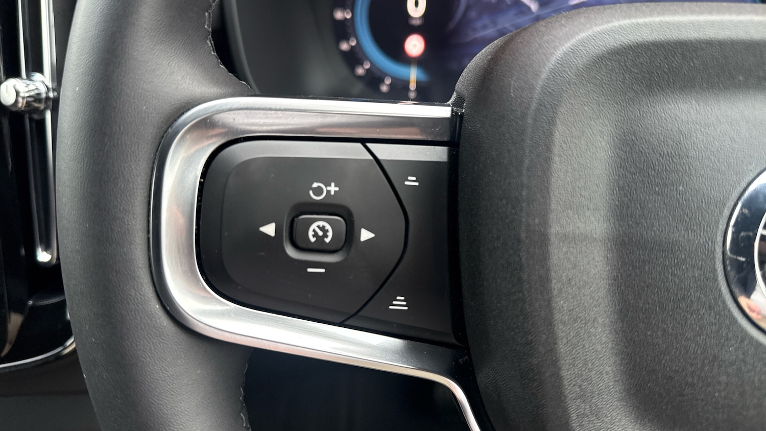 Used Volvo XC40 2025 for sale - 76818740: Photo 27