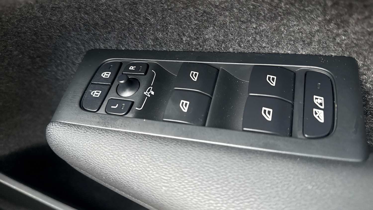 Used Volvo XC40 2025 for sale - 76818740: Photo 28