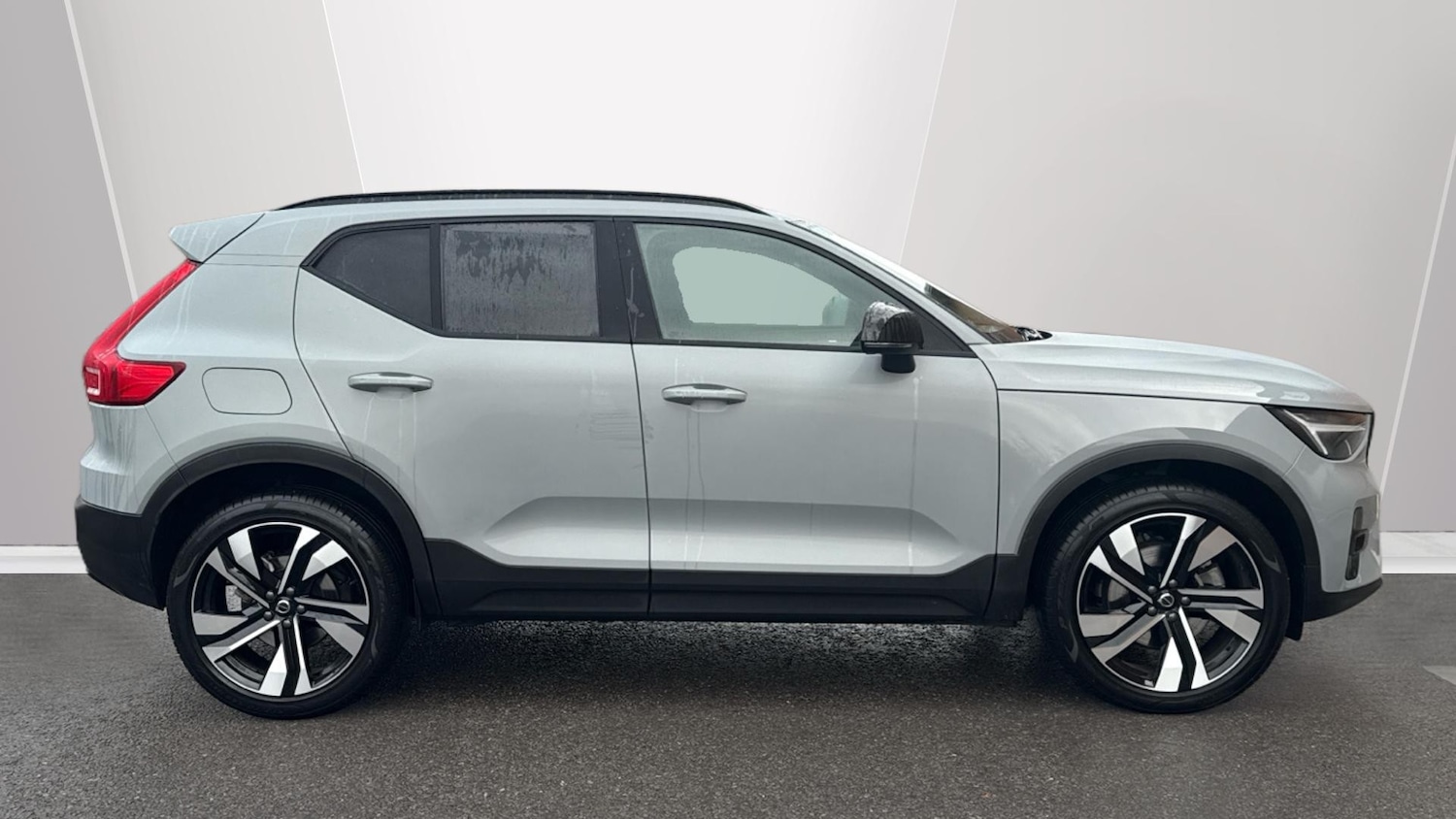 Used Volvo XC40 2025 for sale - 76818740: Photo 3
